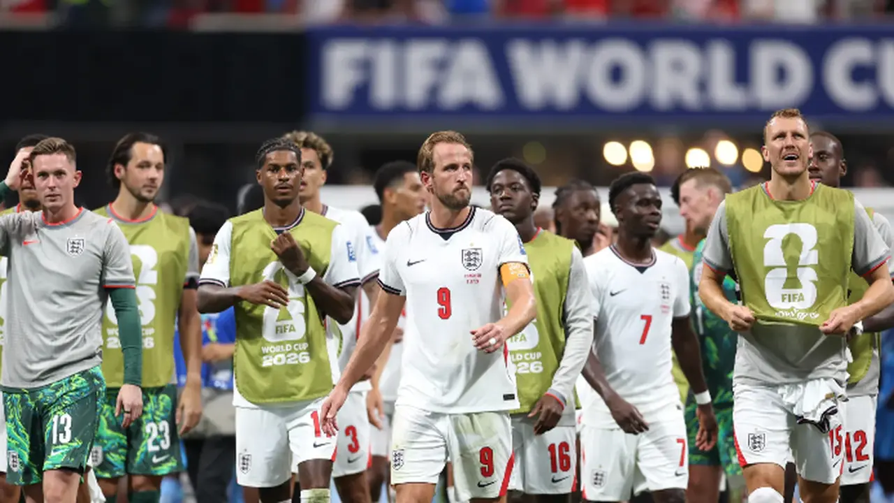 فيفا يعلن تأجيل مباراة المكسيك وإنجلترا في كأس العالم ساعة واحدة